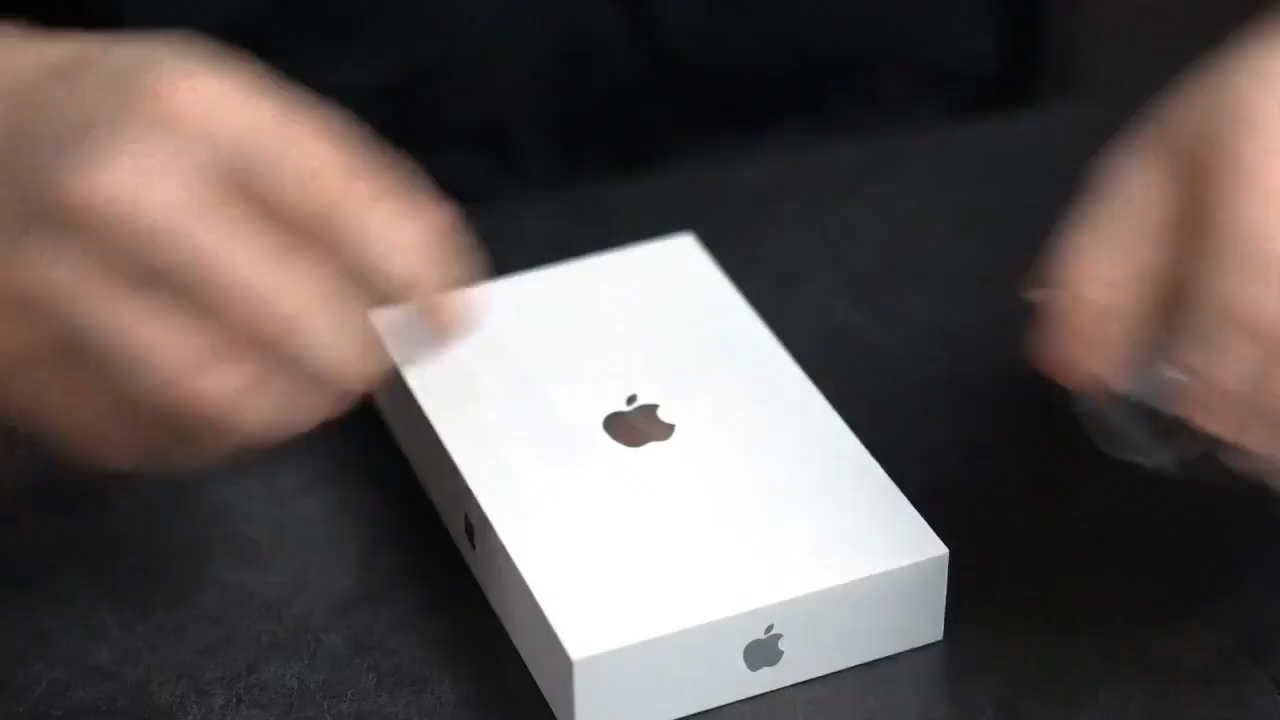 iPhone unboxing